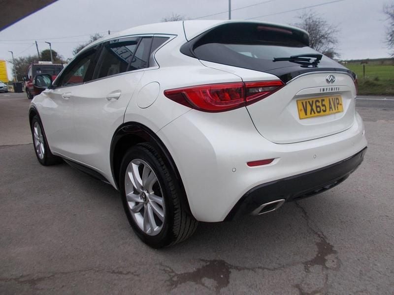 Used Infiniti Q30 2015 White