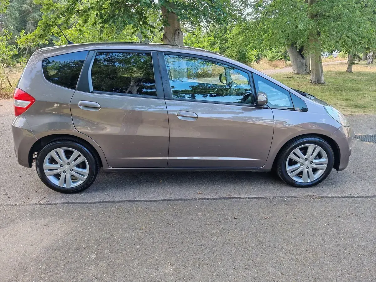Used Honda Jazz EX-L 99 HP (72 kW) 2012 Brown Hatchback
