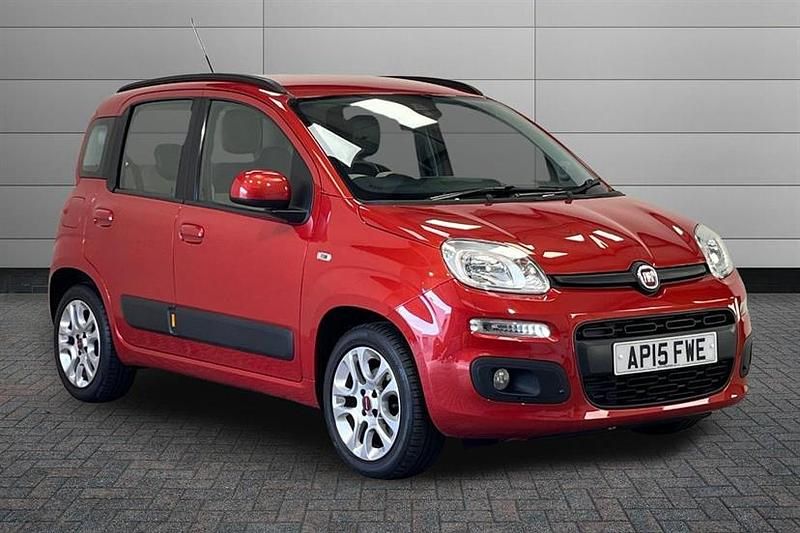 Usado Fiat Panda Lounge 69 HP (50 kW) 2015 Vermelho Citadino