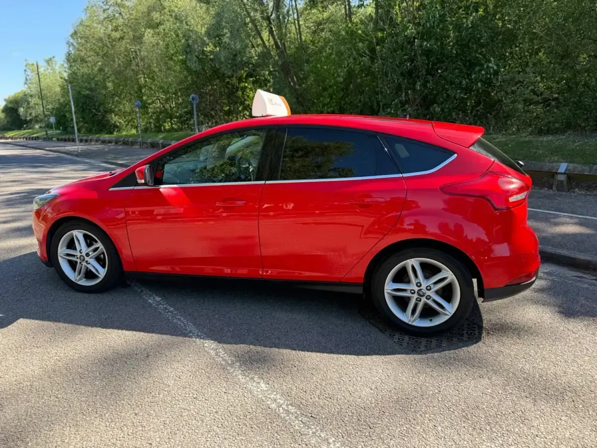 Usado Ford Focus Zetec 2016 Vermelho Citadino