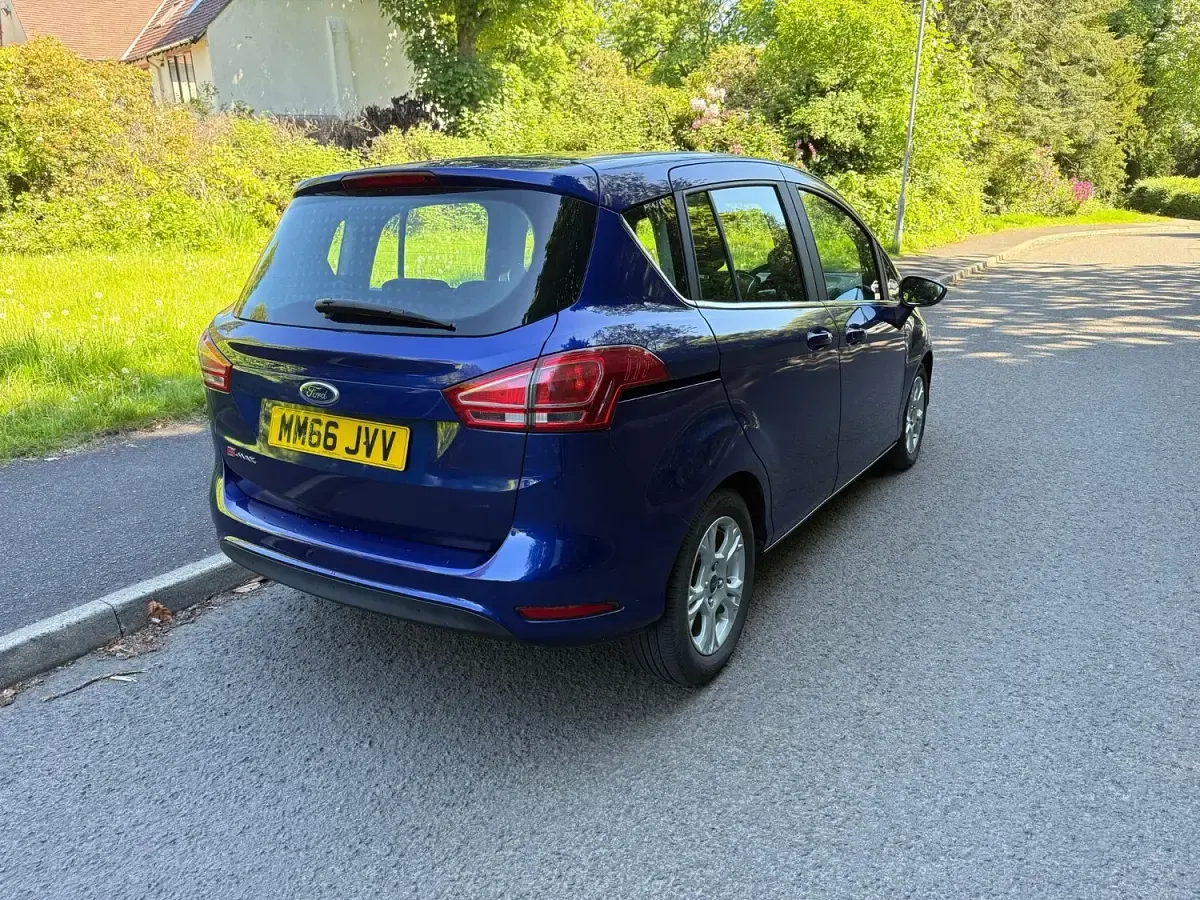Used Ford B-MAX Zetec 100 HP (73 kW) 2016 Blue MPV