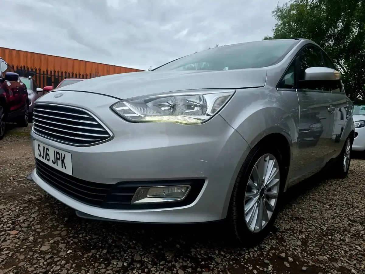 Käytetty Ford C-MAX Titanium 2016 Hopea Tila-auto