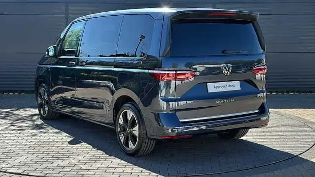 Used VW Multivan Style 150 HP (110 kW) 2025 Blue MPV