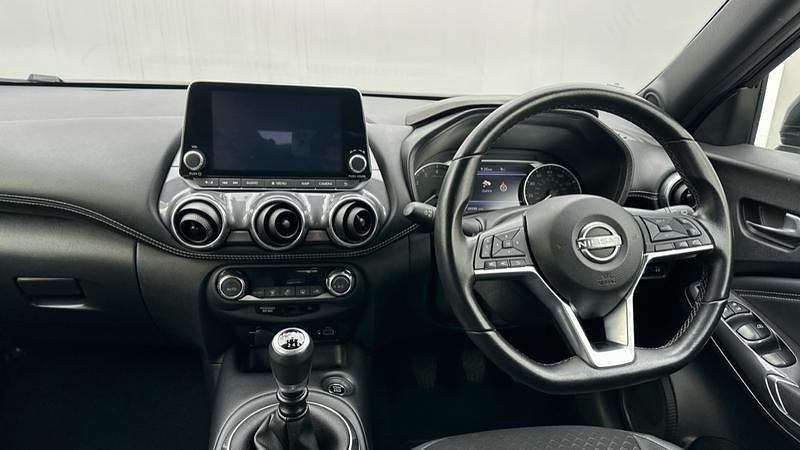 Used Nissan Juke N-Connecta 114 HP (83 kW) 2024 Red SUV