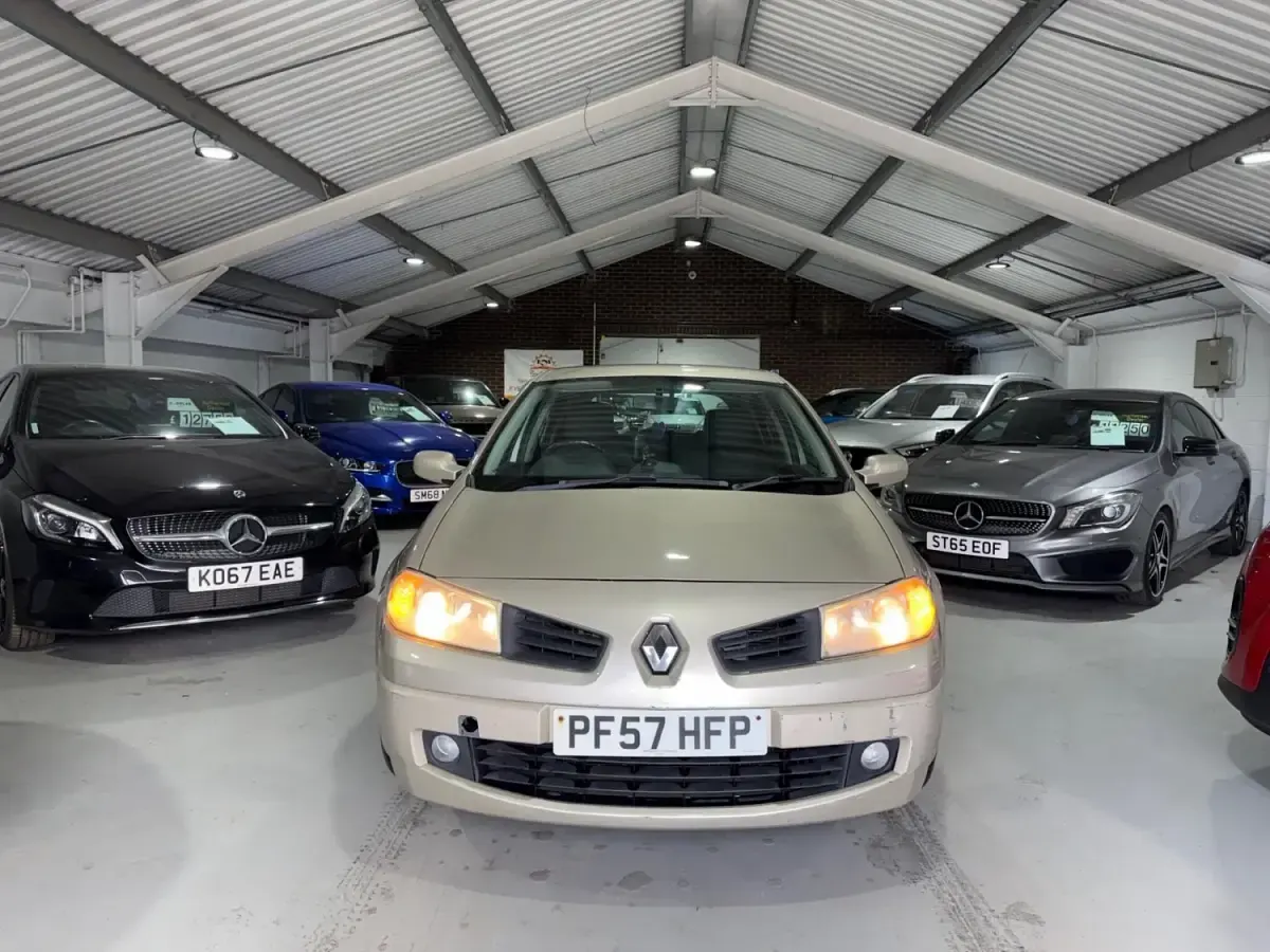 Usado Renault Mégane III Dynamique 2008 Dourado Citadino