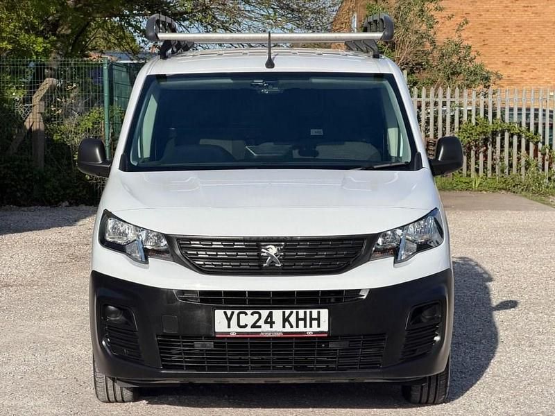Usado Peugeot Partner Premium 131 HP (96 kW) 2024 Branco Monovolume