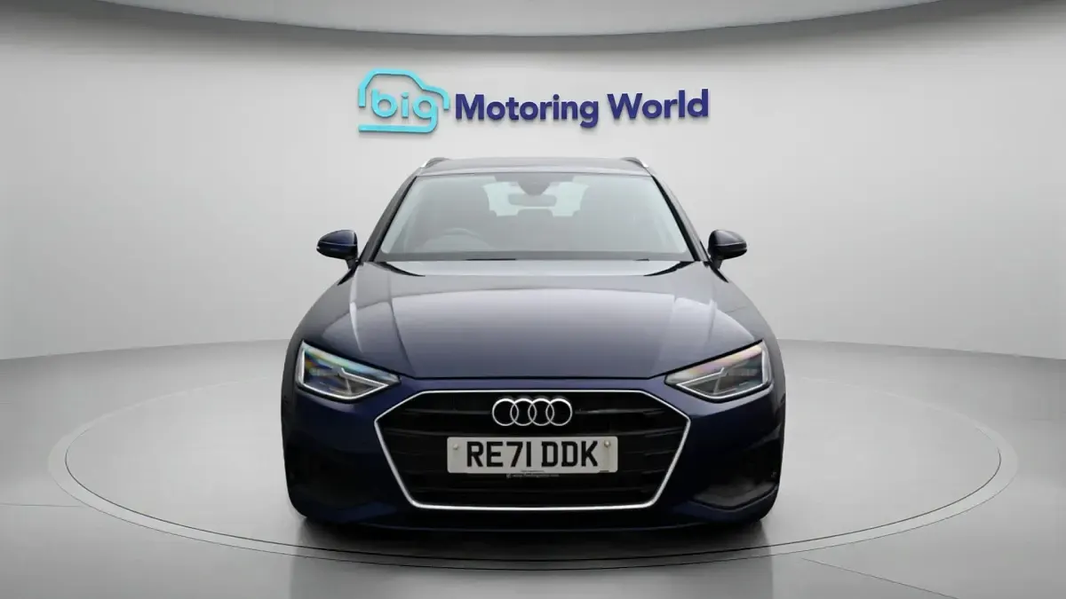 Używany Audi A4 2021 Niebieski Kombi