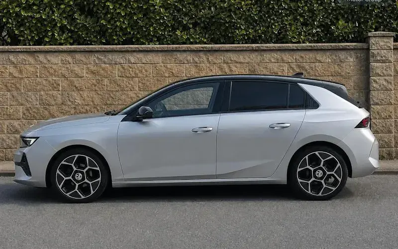 Used Vauxhall Astra Ultimate 131 HP (96 kW) 2026 Hatchback