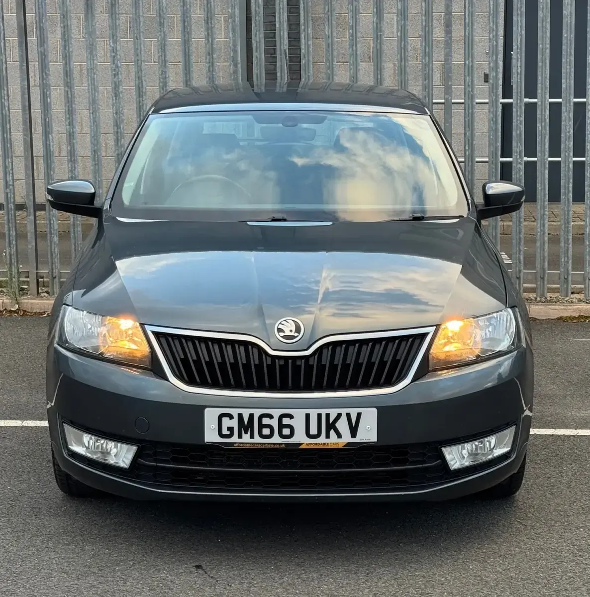 Used Skoda Rapid SE 90 HP (66 kW) 2017 Grey Hatchback