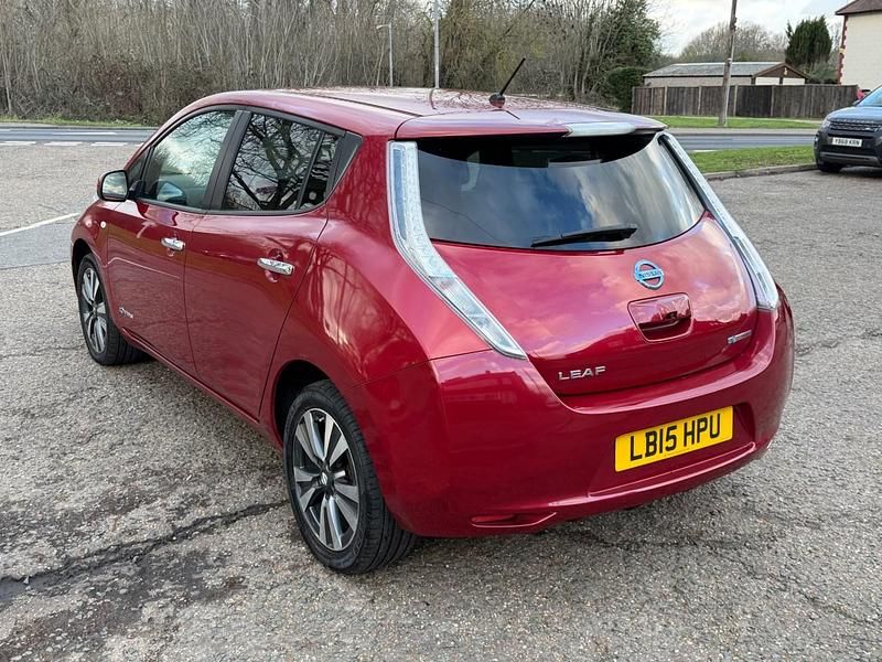 Used Nissan Leaf Tekna 80 kW (109 HP) 2015 Red Hatchback