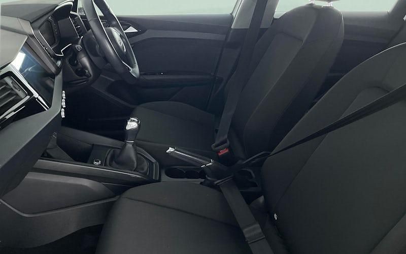 Used Audi A1 Sportback Comfort 95 HP (69 kW) 2022 White Hatchback