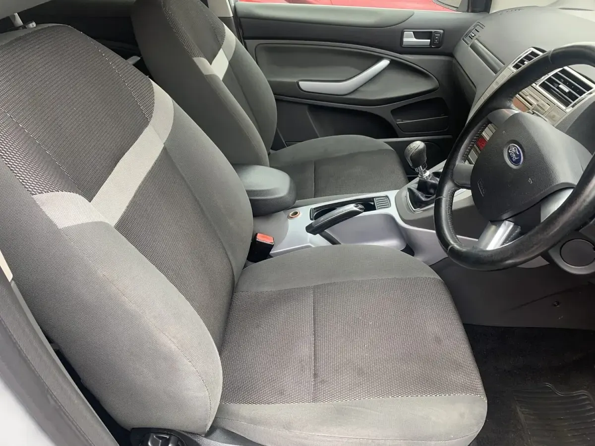 Used Ford Kuga Zetec 140 HP (102 kW) 2013 Silver SUV