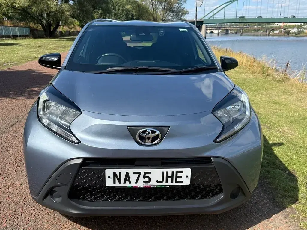 Used Toyota Aygo X PURE 72 HP (52 kW) 2025 Grey SUV