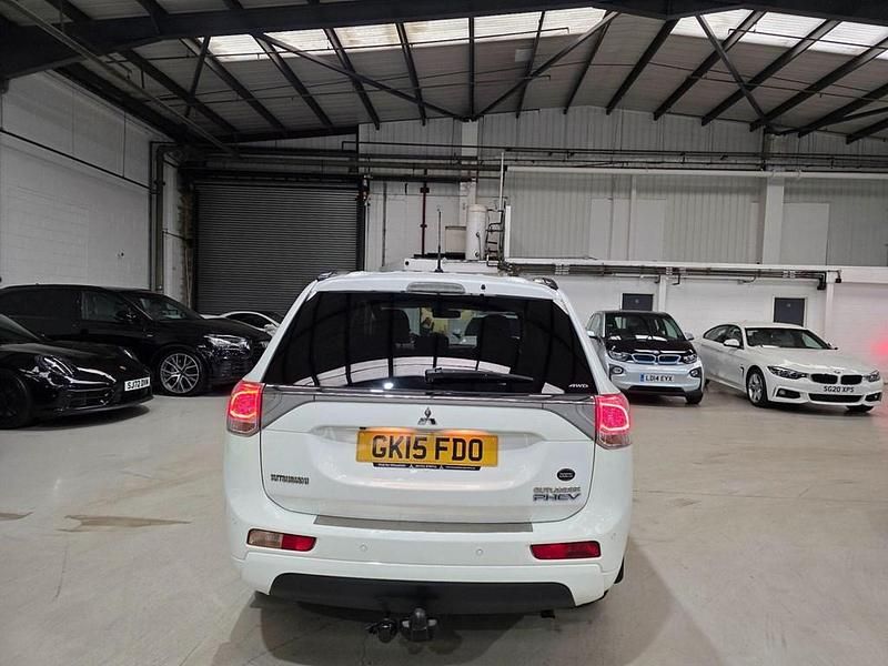 Used Mitsubishi Outlander P-HEV 2015 White SUV