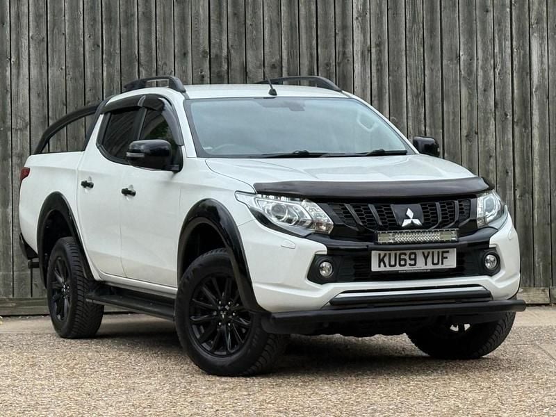 White Used 2019 Mitsubishi L200 Top Pickup | £20,450 (Expensive) - Image 1/3