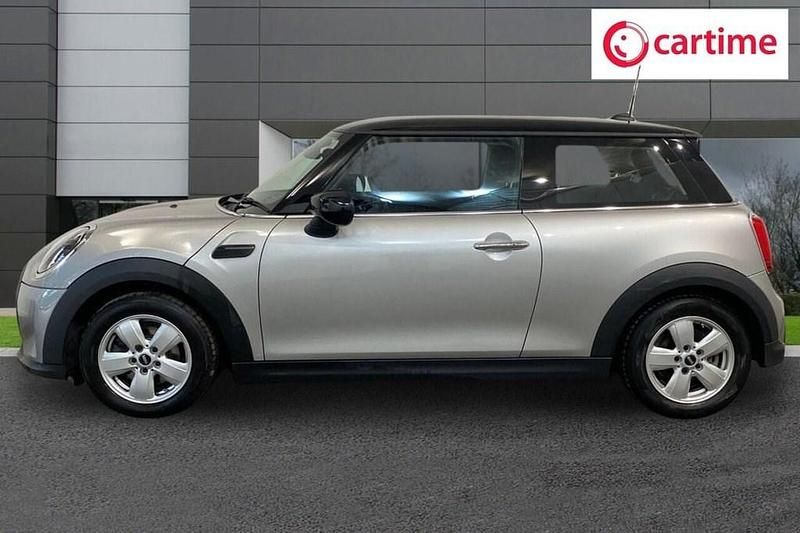 Usado Mini Cooper Classic 136 HP (100 kW) 2023 Prateado Citadino