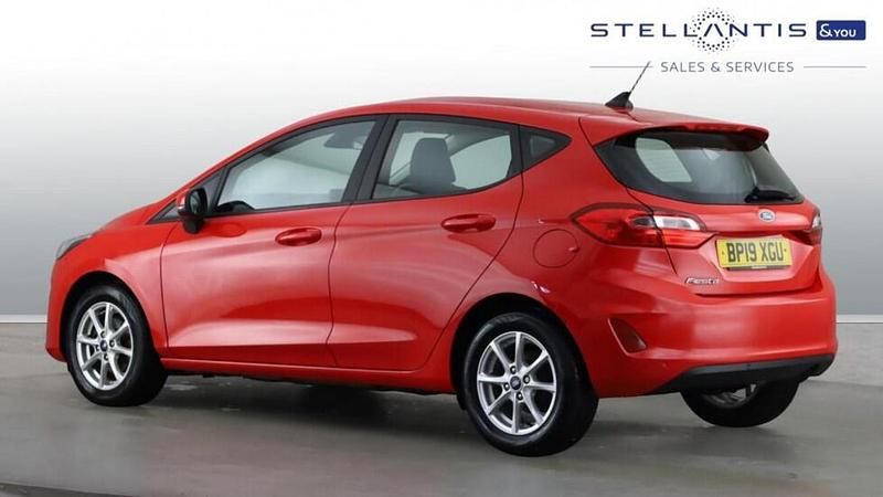 Używany Ford Fiesta Zetec 99 KM (72 kW) 2019 Czerwony Hatchback