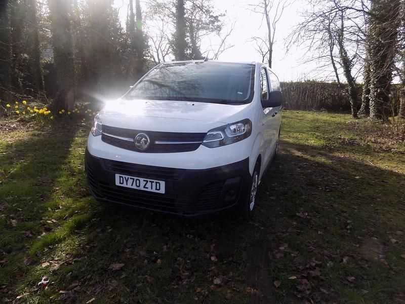 Used Vauxhall Vivaro 100 HP (73 kW) 2021 White MPV