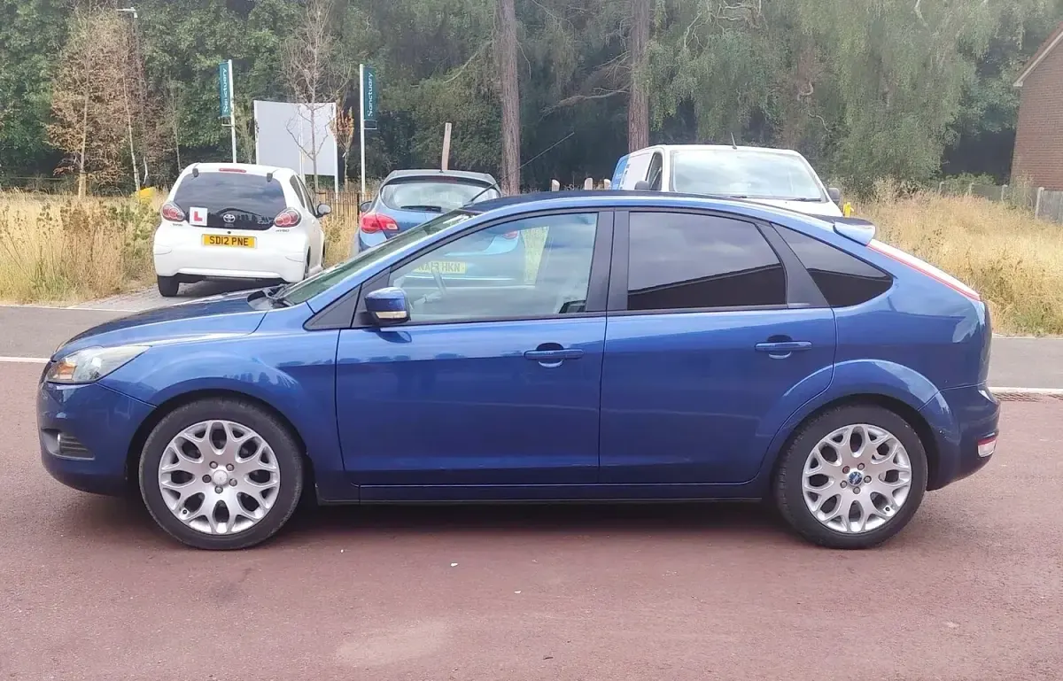 Used Ford Focus Zetec 2009 Blue Hatchback