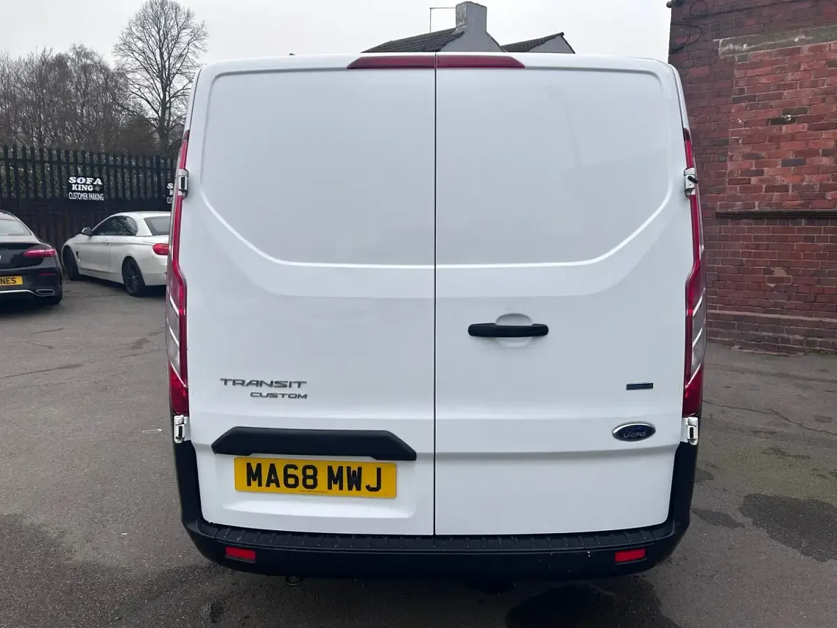 Used Ford Transit Custom 105 HP (77 kW) 2018 White Van