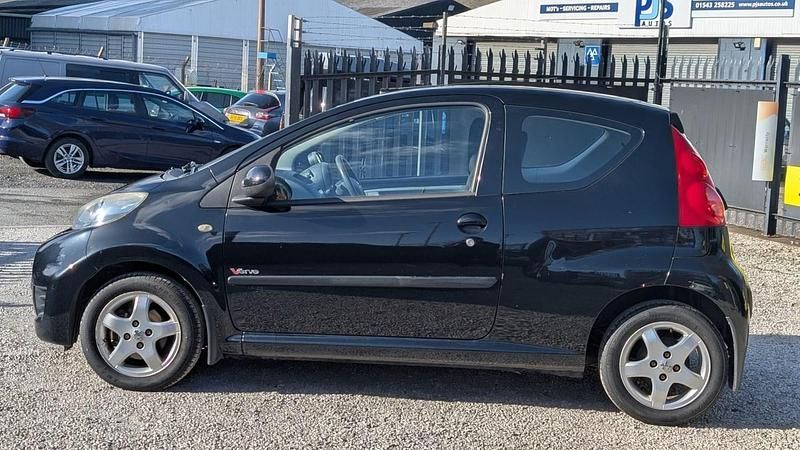 Begagnad Peugeot 107 68 HK (50 kW) 2009 Svart Halvkombi