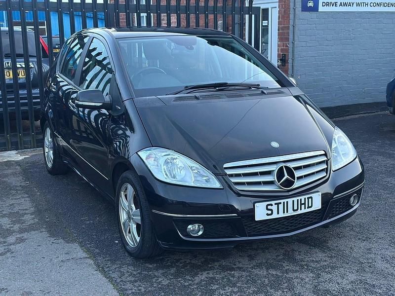 Black Used 2011 Mercedes A180 Avantgarde Hatchback | £2,499 (Fair price) - Image 1/4