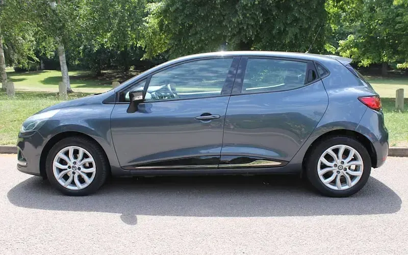 Used Renault Clio Dynamique 90 HP (66 kW) 2017 Grey Hatchback