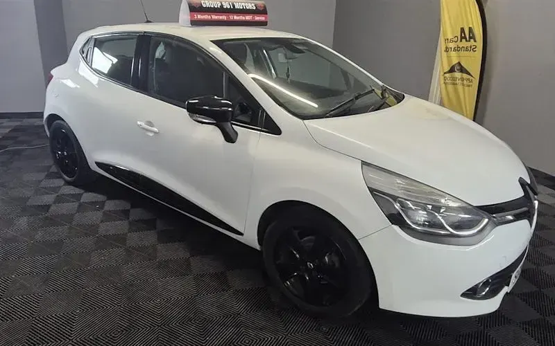 Used Renault Clio IV Dynamique 73 HP (53 kW) 2014 White Hatchback