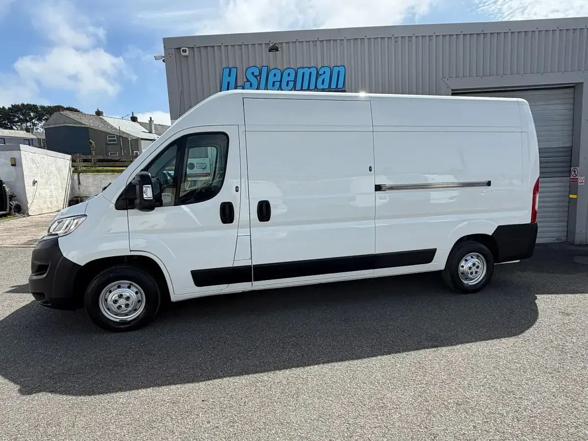 Used Citroën Relay 140 HP (102 kW) 2019 White Van