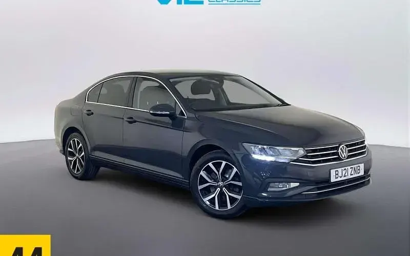 Usado VW Passat SEL 150 HP (110 kW) 2021 Sedan