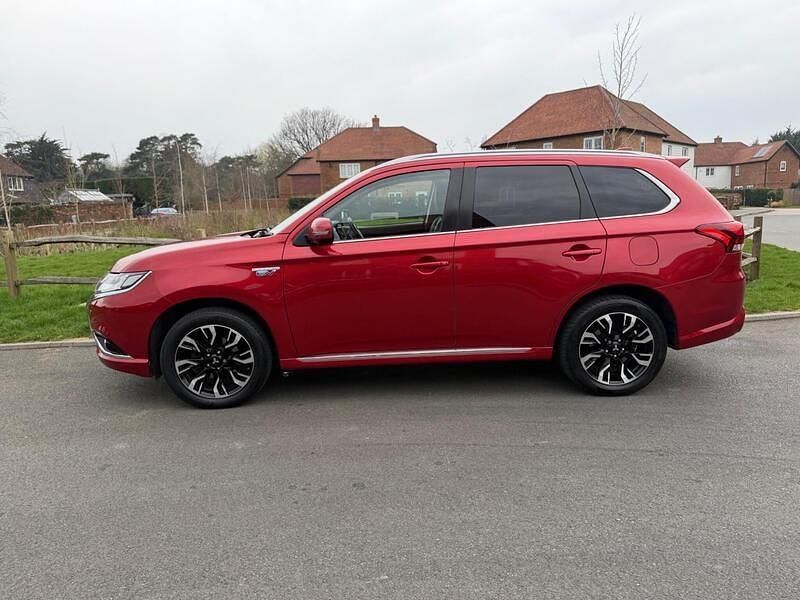 Used Mitsubishi Outlander P-HEV 2018 Red Estate