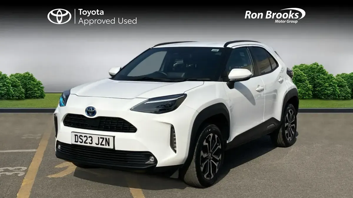 Used Toyota Yaris Design 2023 White Hatchback