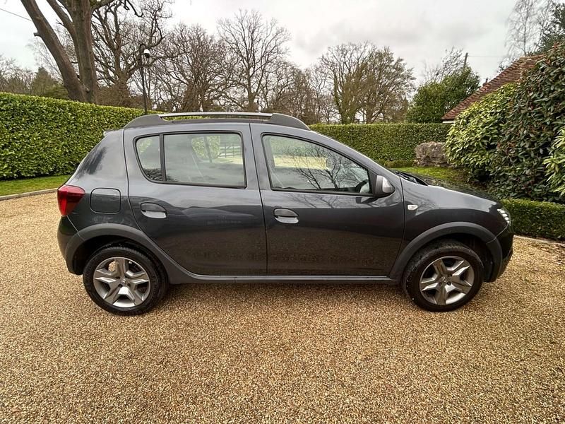 Used Dacia Sandero Essentiel 90 HP (66 kW) 2019 Grey Hatchback