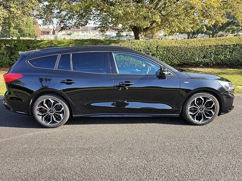 Używany Ford Focus ST-Line X 120 KM (88 kW) 2020 Czarny Kombi
