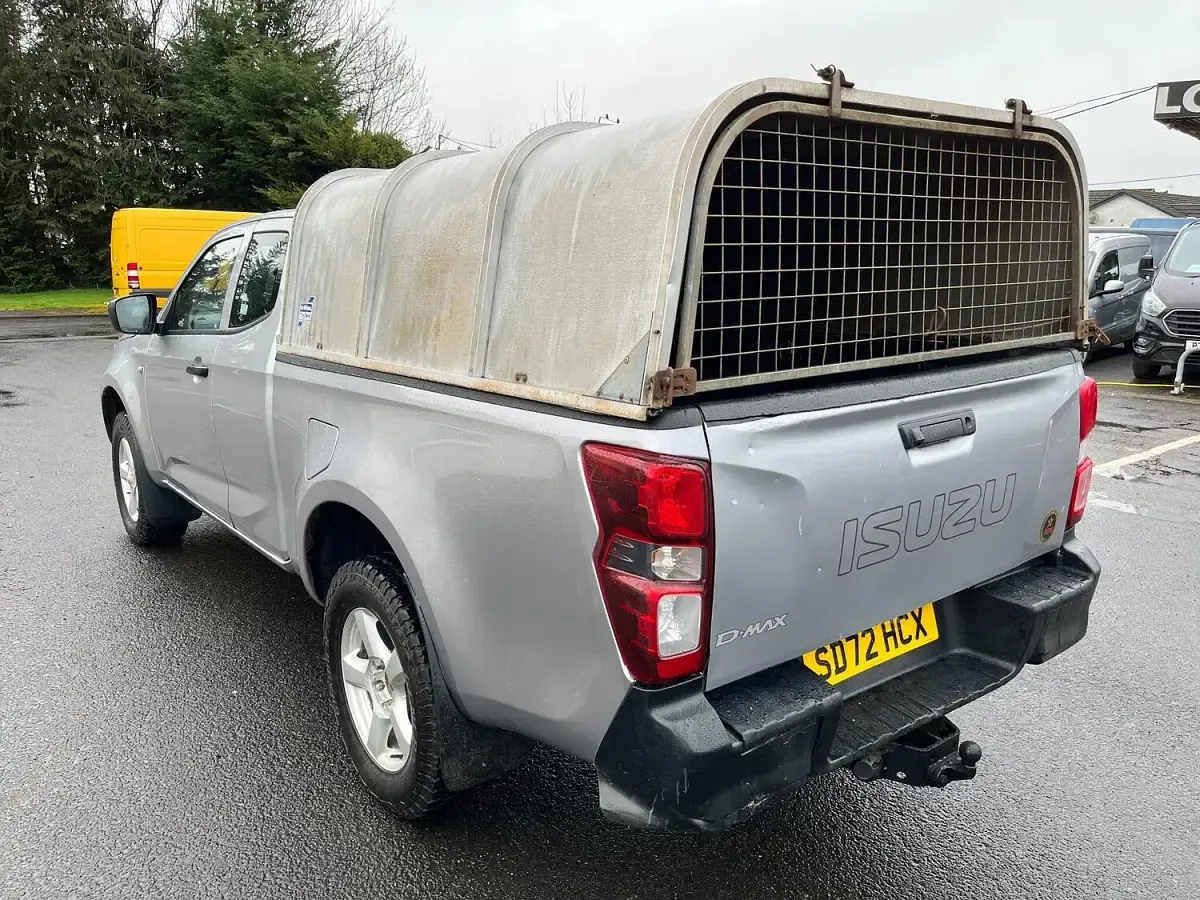 Used Isuzu D-Max 163 HP (119 kW) 2022 Silver Pickup