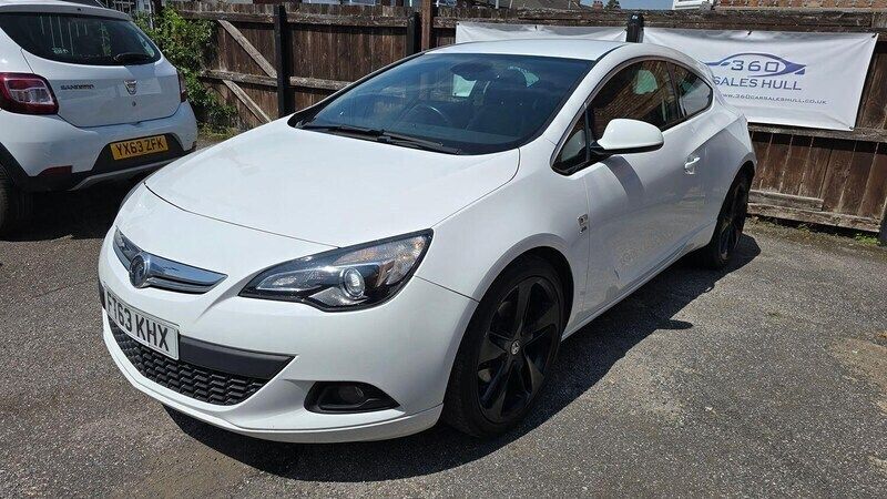 White Used 2013 Vauxhall Astra GTC SRi Coupe | £4,295 (Fair price) - Image 1/4
