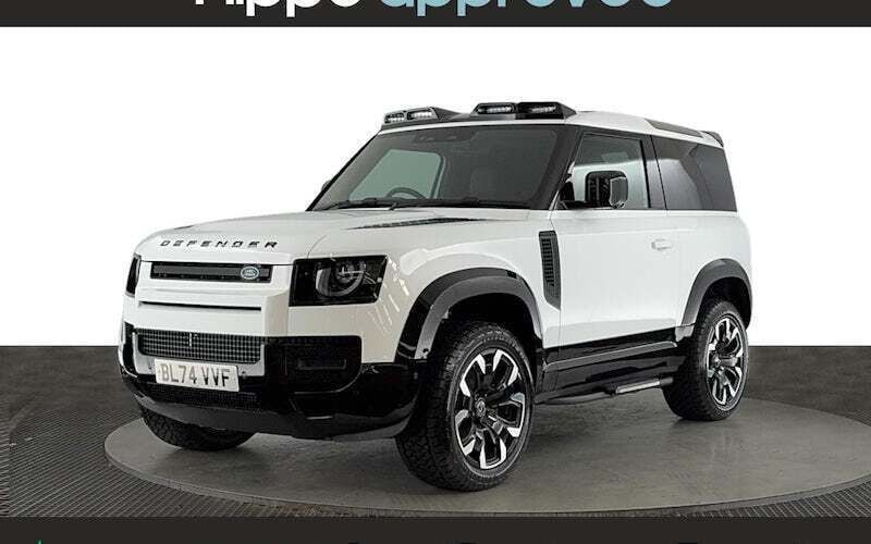New 2025 Land Rover Defender S SUV | £54,420 (Super price) - Image 1/4