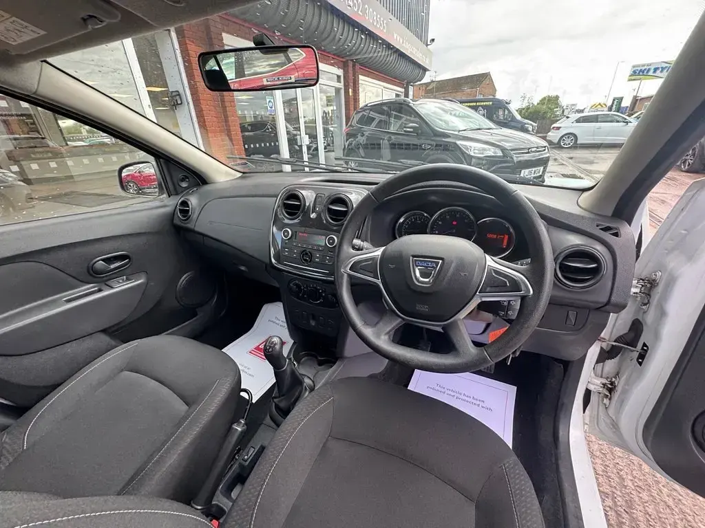 Used Dacia Sandero Essentiel 95 HP (69 kW) 2019 White Hatchback