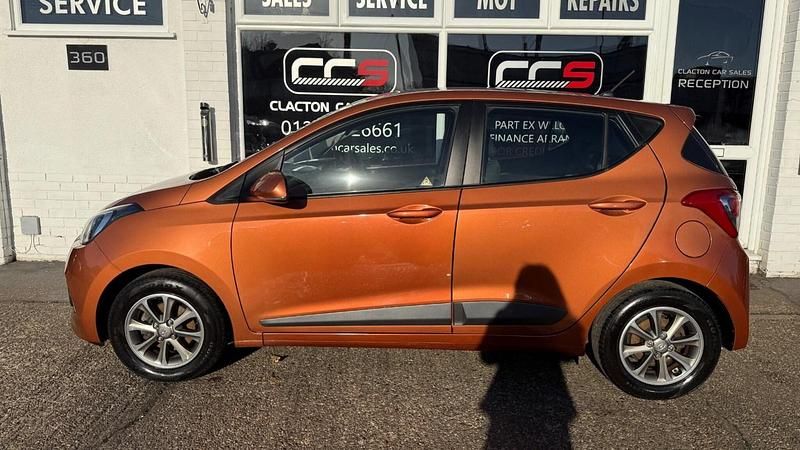Used Hyundai i10 Premium 87 HP (63 kW) 2014 Orange Hatchback