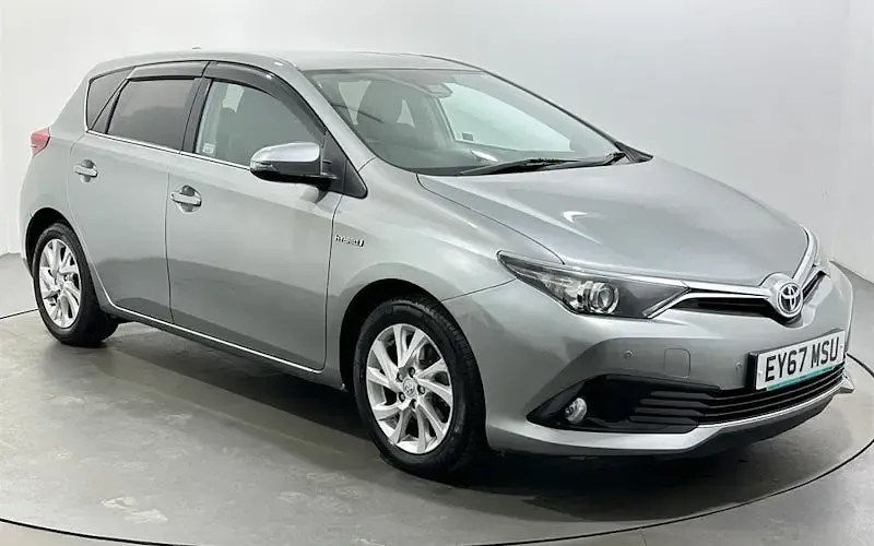 Used Toyota Auris Hybrid Business Edition 136 HP (100 kW) 2017 Hatchback
