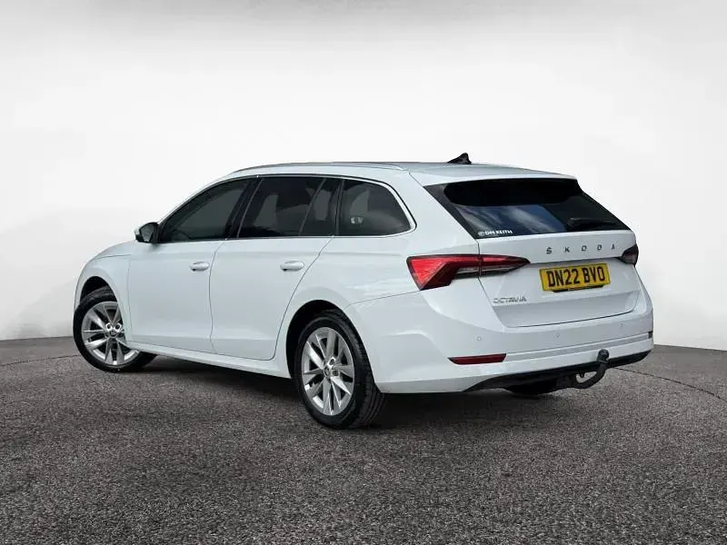 Used Skoda Octavia SE L 110 HP (80 kW) 2022 White Estate