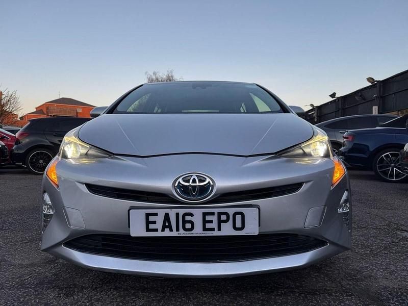 Used Toyota Prius Active 122 HP (89 kW) 2016 Silver Hatchback