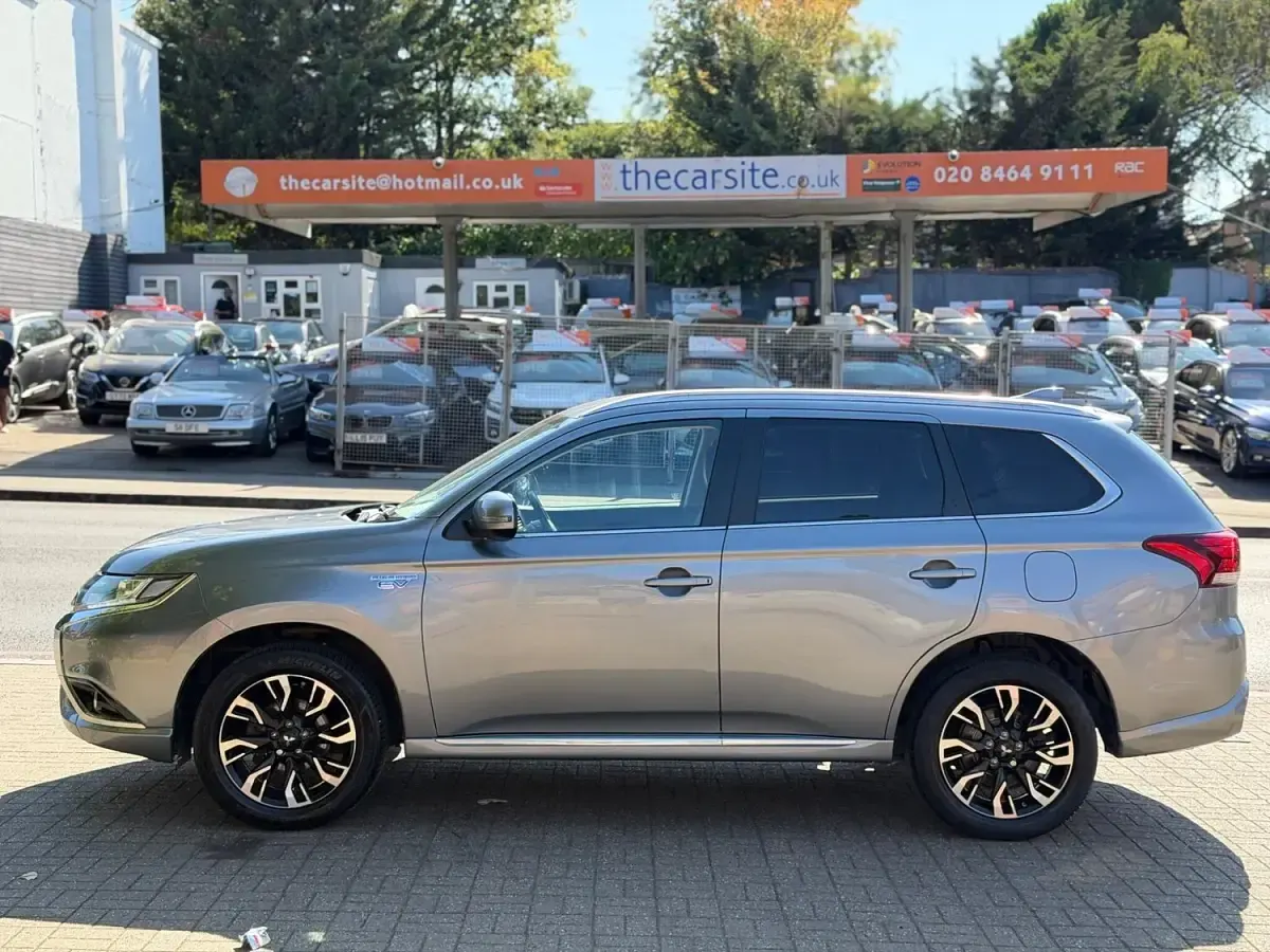 Used Mitsubishi Outlander P-HEV 2017 Grey Estate