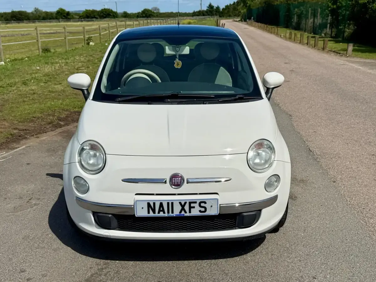 Used Fiat 500 Lounge 69 HP (50 kW) 2011 White Hatchback