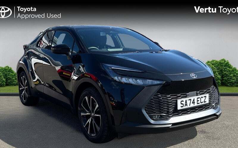 Used 2025 Toyota C-HR Design SUV | £27,599 (Good price) - Image 1/4