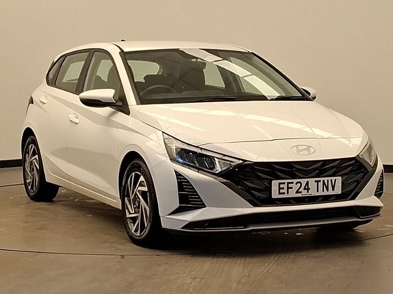 Used Hyundai i20 Advanced 100 HP (73 kW) 2024 White Hatchback