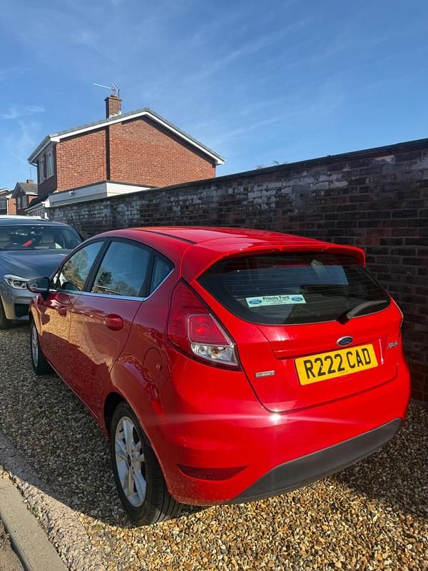 Usado Ford Fiesta Zetec 2014 Vermelho Citadino