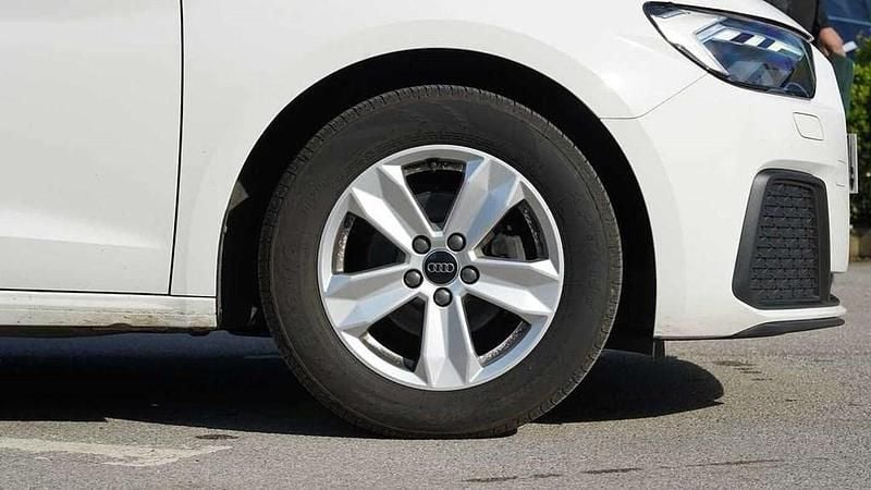 Begagnad Audi A1 Design 94 HK (69 kW) 2023 Vit SUV