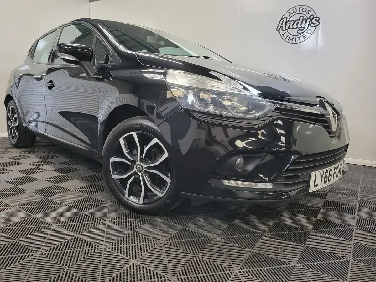 Used Renault Clio Dynamique 120 HP (88 kW) 2017 Black Hatchback