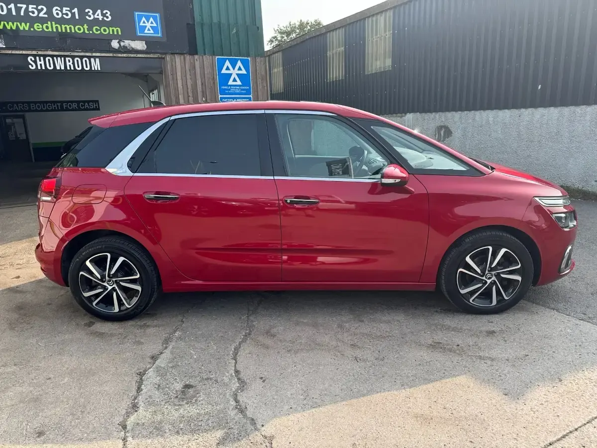 Used Citroën C4 Picasso Flair 2017 Red MPV
